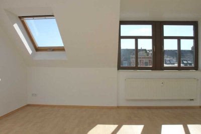 Kleine Wohnung im DG mit Blick zum Kaßberg!
