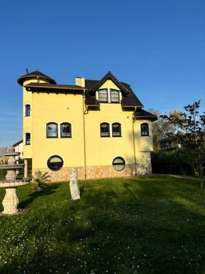 EIN KLEINES SCHLOSS & OASE  DER RUHE