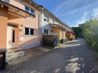 Attraktives 5-Zimmer-Reihenhaus mit EBK und zwei PKW Stellplätzen in Mainz-Finthen