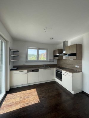 TOP Angebot! Attraktive Wohnung mit riesiger Dachterrasse!