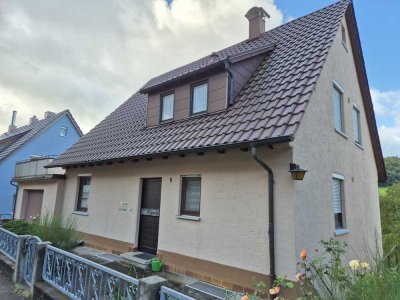 Familienidylle mit großem Garten und Terrasse