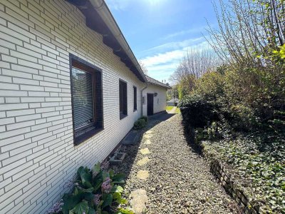 Bungalow ca. 168 m² mit Doppelgarage und Garten in Mülheim-Saarn