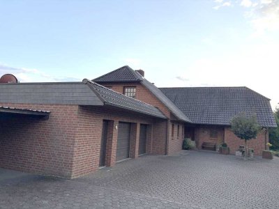 ** Einfamilienhaus 7 Zimmer enthält auch ein Baugrundstück