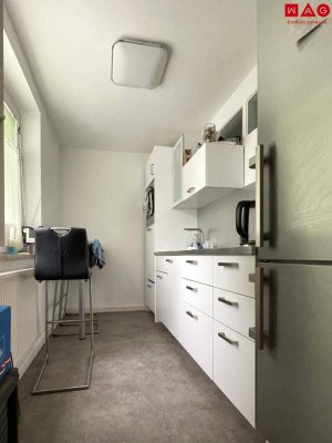 Singles aufgepasst! Gepflegte, helle 1-Raum-Wohnung mit idealer Raumaufteilung in Steyr Münichholz: komfortabel, erschwinglich und mitten im Grünen! Praktischer Abstellraum, Aufzug und modernes Badezimmer inklusive!