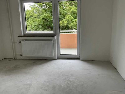Erstbezug nach Renovierung! Helle 2,5 Zimmer Wohnung mit Balkon!