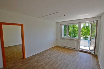 2-Raum-Wohnung, 2.Etage, Dusche, Balkon, PKW-Stellplatz! Bezug sofort möglich!