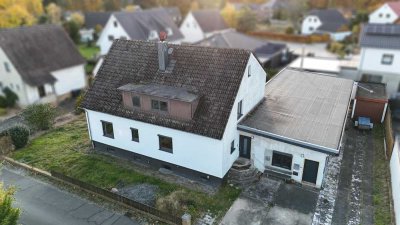 Ideal für Kapitalanleger und Familien / 4 sanierte Wohneinheiten / mehr Mieteinnahmen möglich