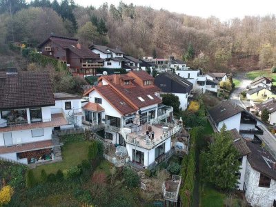 Vollständig renovierte 3-Raum-Wohnung mit Balkon und Einbauküche in Gorxheimertal