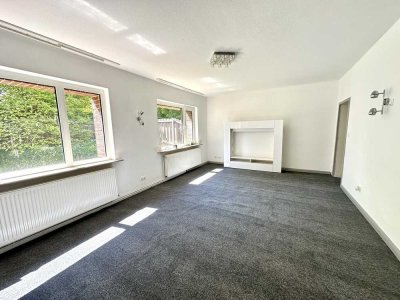 Praktische 2,5 Zimmer Wohnung mit Stellplatz und Garten