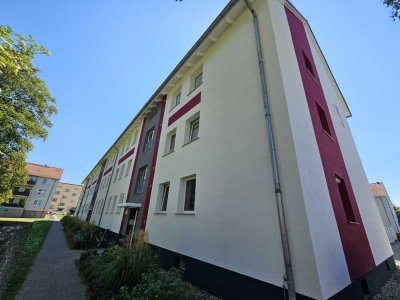 Hochwertig sanierte 3- Raumwohnung mit Balkon !