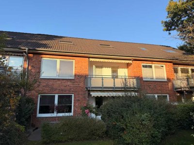 *Helle 2,5 Zimmerwohnung im 1. Obergeschoß mit sonnigem Balkon*