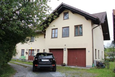 Solides, großzügiges Wohnhaus mit vielen Nutzungsmöglichkeiten, Outdoor-Pool und Brunnen