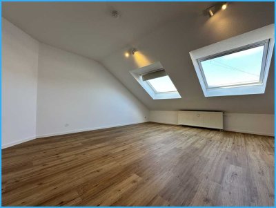 DIPLOM-Immowirt MAIER !! Großzügige bezahlbare Galeriewohnung mit Flair und riesiger Wohnfläche !!