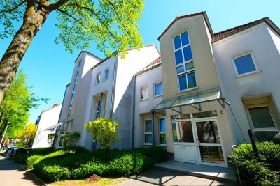 NUR MIT WBS!!! Helle 5,5 Zimmer DG-Wohnung mit Balkon und Blick ins Grüne!