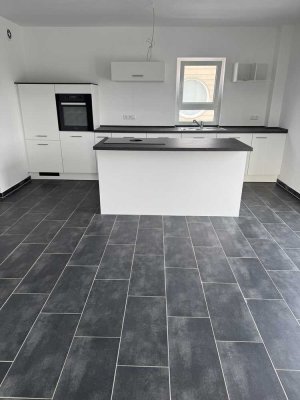 Traumhafte Neubau-Maisonette – Erstbezug, 3,5 Zimmer & gehoben. Carport, Küche, Fussbodenheizung usw