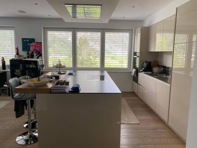 Große Wohnung mit Terrasse und Tiefgaragenparkplatz