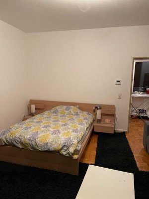 Helle 3,5-Zimmer-Wohnung mit Balkon, Einbauküche & Vollmöblierung