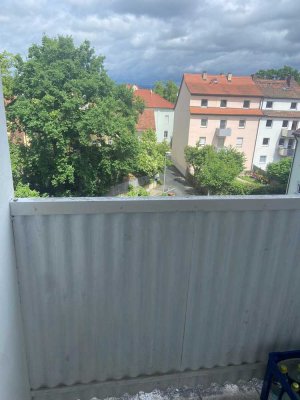 Gemütliche und helle 3-Zimmer-Wohnung mit Balkon und EBK in der Wunderburg