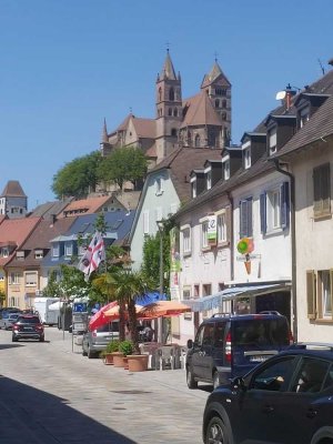 SOFORT BEZUGSFREI! Sehr geräumige lichtdurchflutete 4-Zi- Maisonette-Wohnung inkl. Balkon, Carport