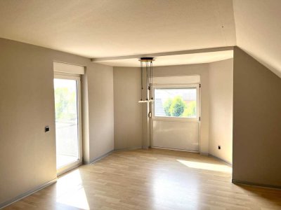 Lichtdurchflutete 3-Zimmer-Dachgeschosswohnung mit Balkon in Waghäusel