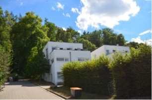 Einfamilienhaus mit geh. Innenausstattung, 1-Zi.- ELW  und EBK in ruhiger Lage am Waldrand