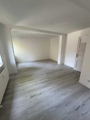 Geräumige, frisch renovierte 2-Zimmerwohnung mit großer Wohnküche in Salzgitter Thiede