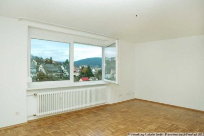 * * WIR RENOVIEREN FÜR SIE * * Wunderschöne 3-Zimmer-Wohnung m. Balkon
