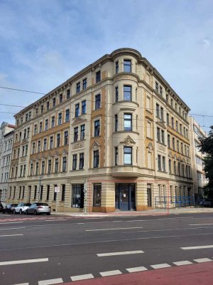 Erstbezug nach Renovierung I helle und geräumige 4-Raum-Wohnung I Einbauküche I Badewanne & Dusche