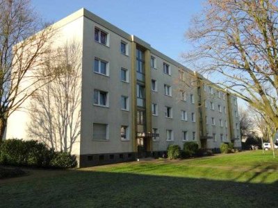 Einziehen und Wohlfühlen - schöne 3-Zimmer-Wohnung renoviert und bezugsfertig mit Balkon...
