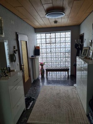 3 Zimmer Wohnung mit Balkon & Einbauküche