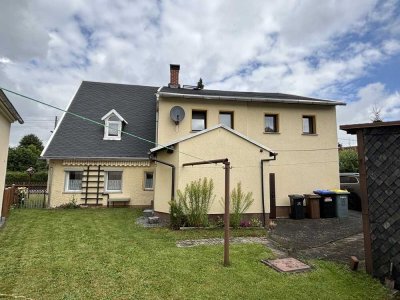 Gepflegtes Wohnhaus mit Garage und Schuppen