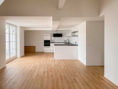 Charme der Vergangenheit, Komfort von heute!
2,5-Zimmer-Wohnung: Erstbezug nach Sanierung