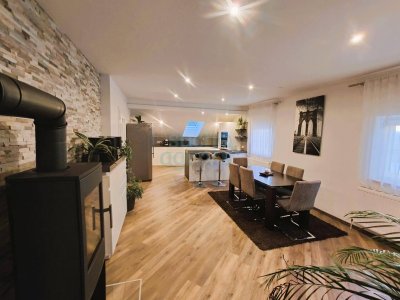 Großzügiges Mehrgenerationenhaus in Ruhelage mit Panoramablick über Laakirchen