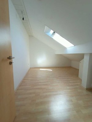 800 € - 85 m² - 3.0 Zi.