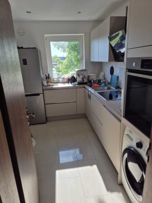Geschmackvolle, vollst. renovierte 3-Zimmer-Wohnung mit geh. Innenausstattung mit EBK in Ratingen