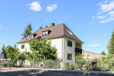 Gepflegtes Einfamilienhaus mit Garten und Garagen - ideal für Mehrgenerationennutzung