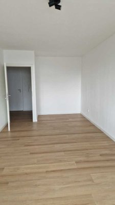 Sanierte 1-Zimmer-EG-Wohnung in Langenhagen mit Balkon und Einbauküche