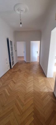 Tolle, renovierte 3 Zi.-Altbau Whg. zu vermieten