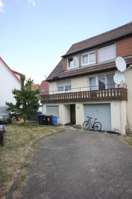 Vermietete DHH mit 6 Zi., Keller, Terrasse, Balkon, 2 Garagen
