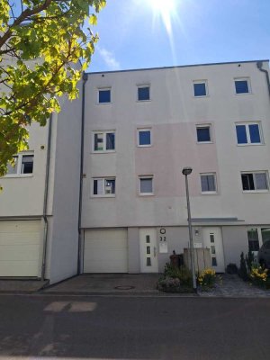 Attraktives 6-Zimmer-Reihenhaus mit gehobener Innenausstattung und Dachterrasse in Marbach