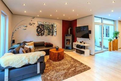 Stilvolles, geräumiges und modernisiertes 6-Zimmer-Haus mit Einbauküche in Garching bei München