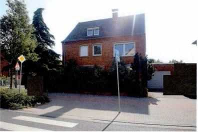 +++Zwangsversteigerung: Einfamilienhaus mit zwei Garagen in Grevenbroich+++