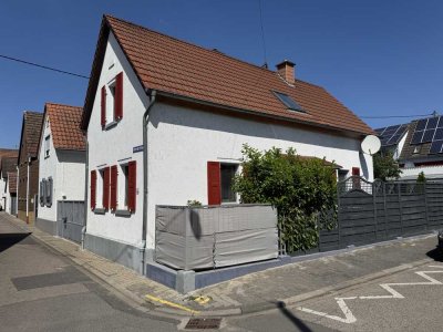Wunderschönes freistehendes Einfamilienhaus mit Garten