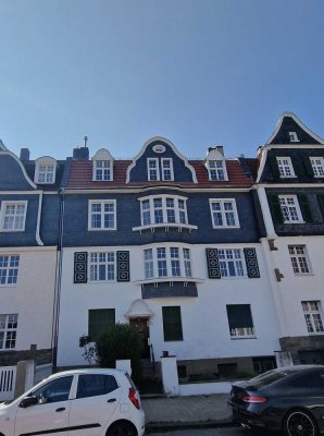 Traumhaft schöne Altbauwohnung mit Balkon und Garten in gesuchter Lage Nähe des Helios Klinikums