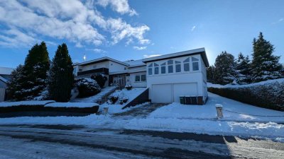 Traumhafte Villa mit zauberhaftem Garten, Einliegerwohnung und Indoor Pool