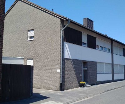 Großzügige 4-Zimmer-Wohnung mit Balkon in Grevenbroich Frimmersdorf