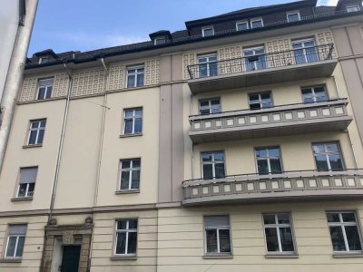 Biebrich - Wunderschöne 4 Zimmer Küche Balkon Bad Wohnung