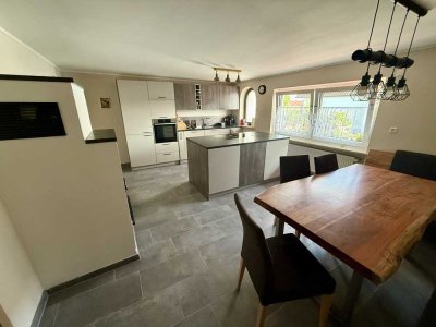 Wohnung im Stil eines Hauses, Einbauküche, Kachelofen, Terrasse