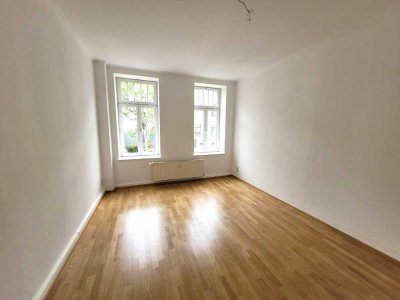 // JETZT EINZIEHEN - frisch renoviert - neue EBK - Parkett - Abstellraum //