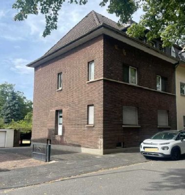 Verklinkertes 3-Fam.-Haus mit Garten, Terrasse, Carport und Garage